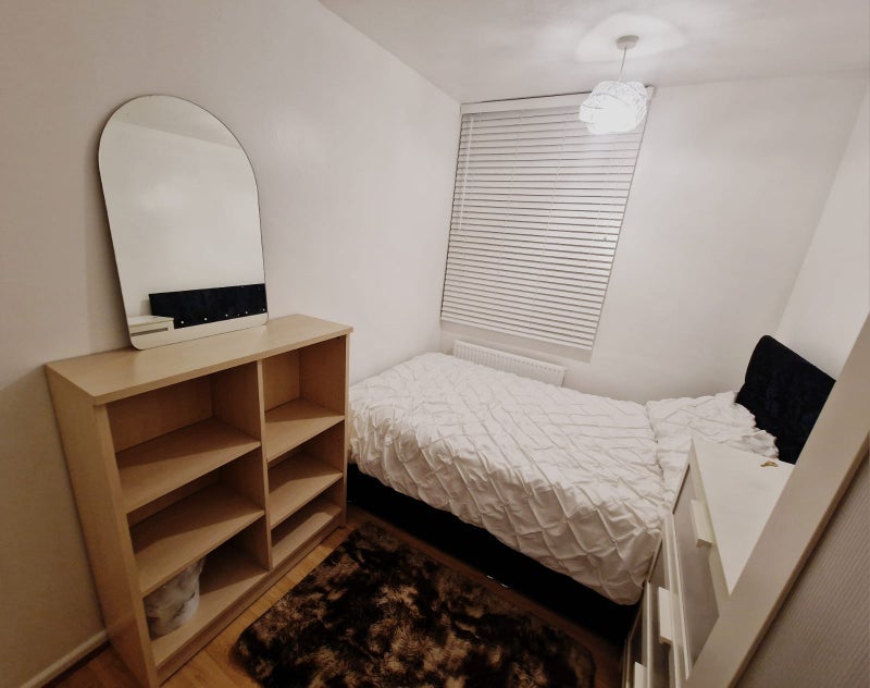 Room Alpha Grove in Greater London