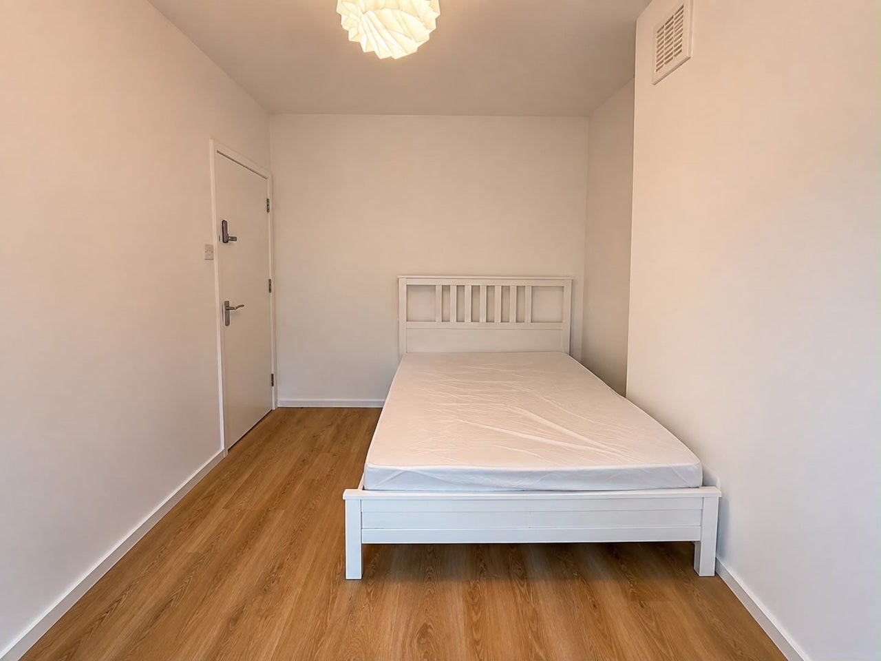 Room Wickham Street in Greater London