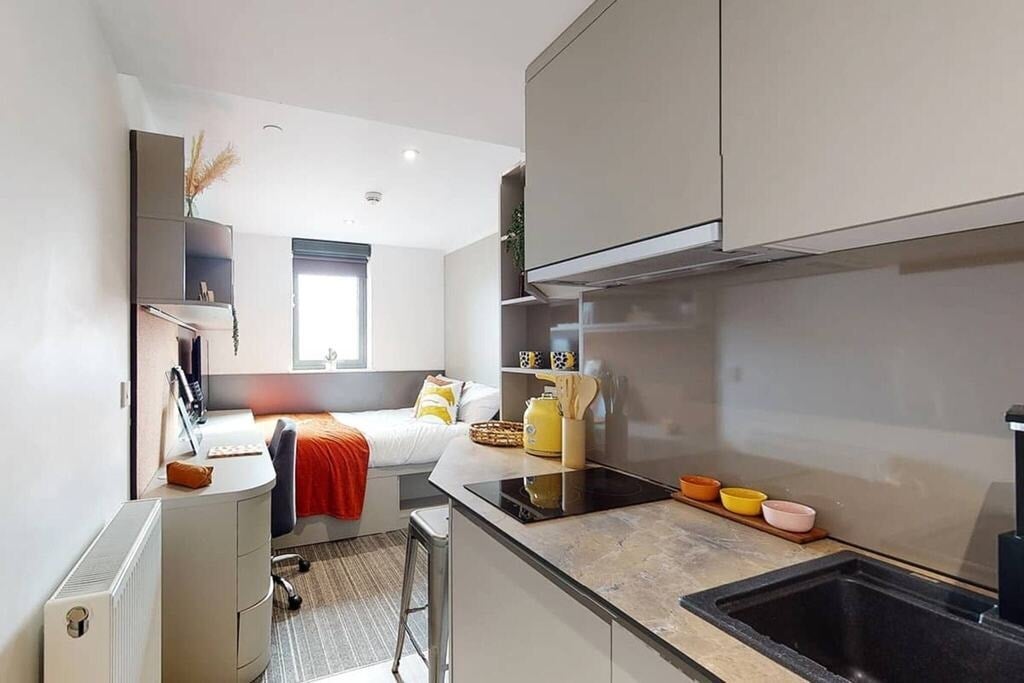 Flat Victoria Road in Greater London
