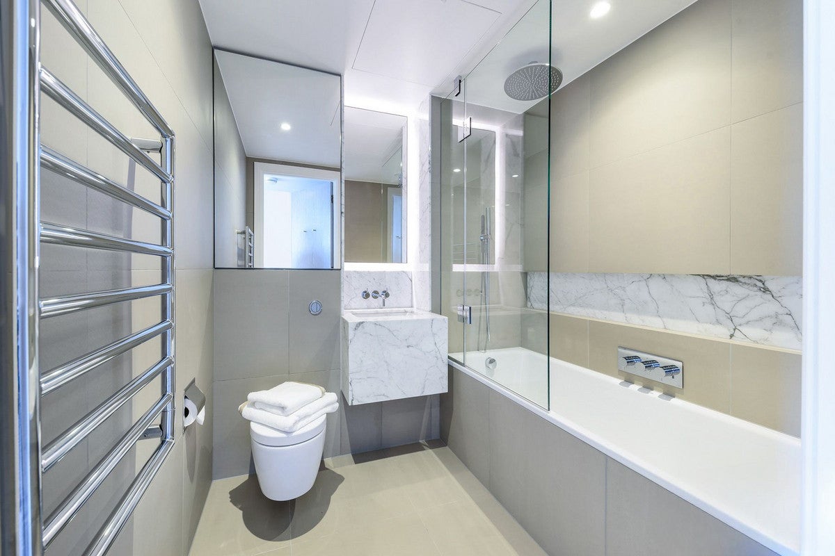 Flat Albert Embankment in Greater London
