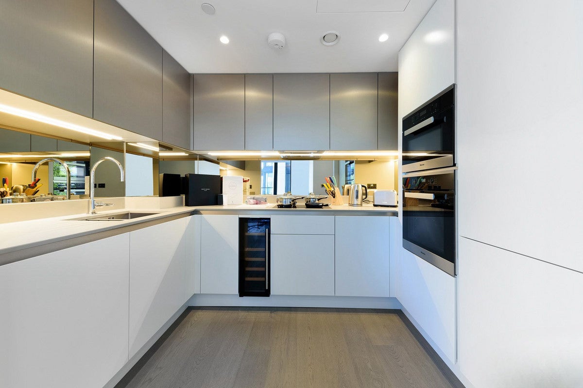 Flat Albert Embankment in Greater London
