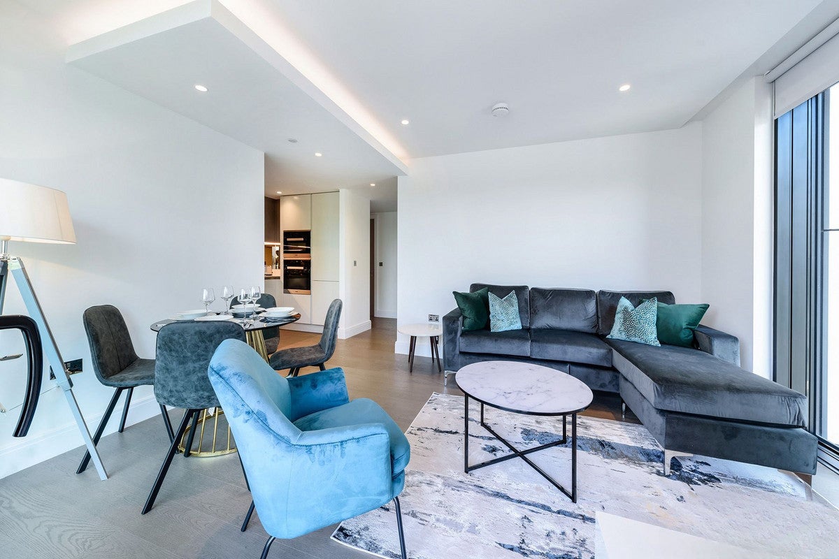 Flat Albert Embankment in Greater London