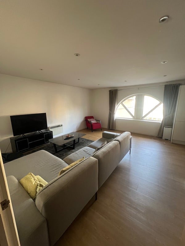Room Clarence Road in Greater London