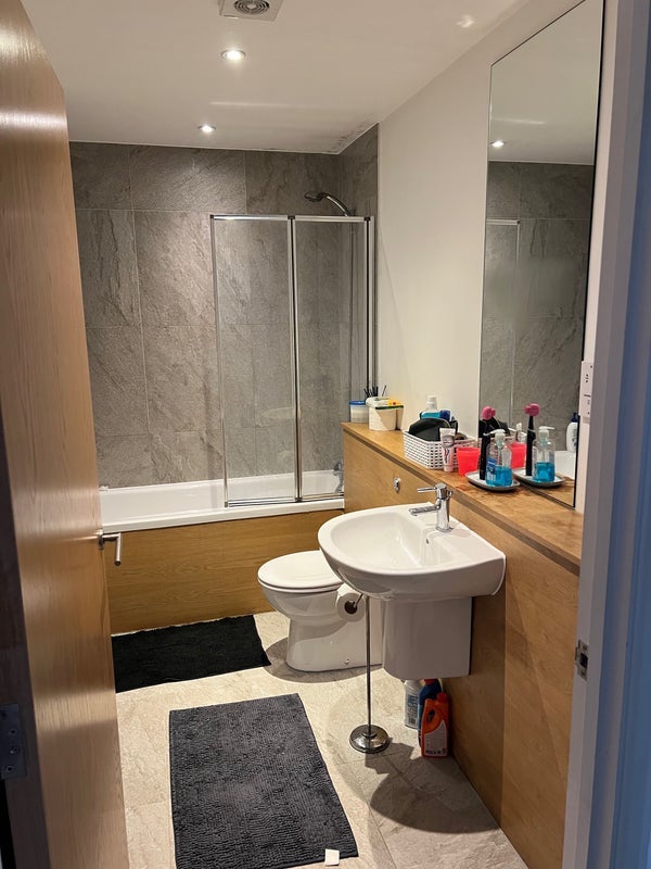 Room Clarence Road in Greater London