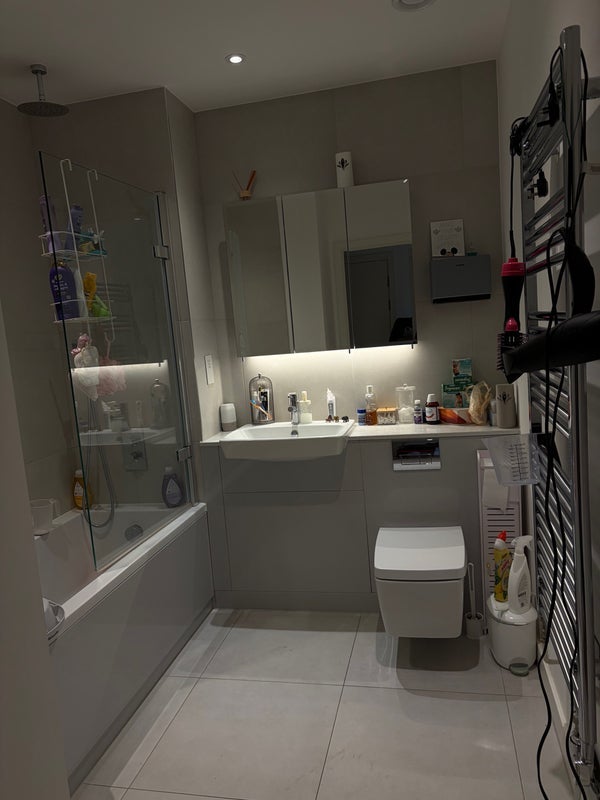 Room Tewkesbury Road in Greater London