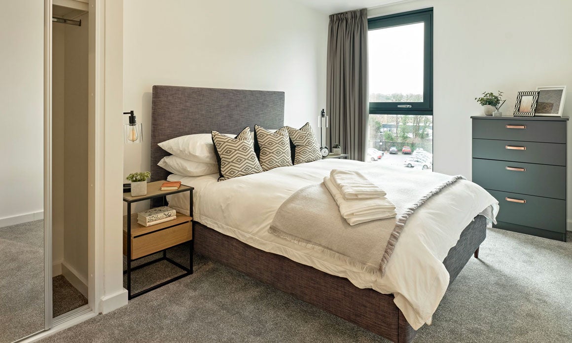 Flat Sutton Court Road in Greater London