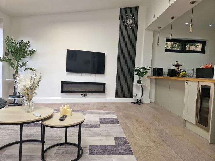 Flat Aldbourne Road in Greater London