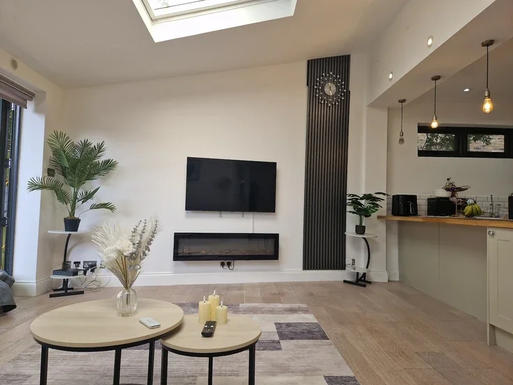 Flat Aldbourne Road in Greater London