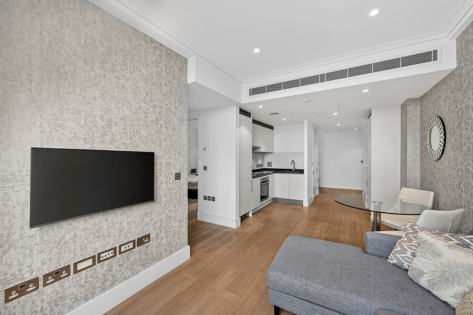 Flat Kingsway in City of Westminster