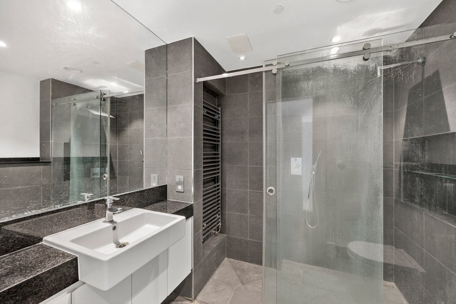 Flat Kingsway in City of Westminster