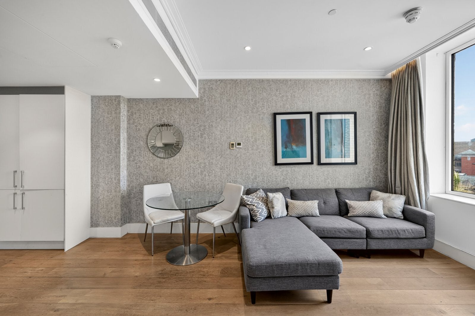 Flat Kingsway in City of Westminster