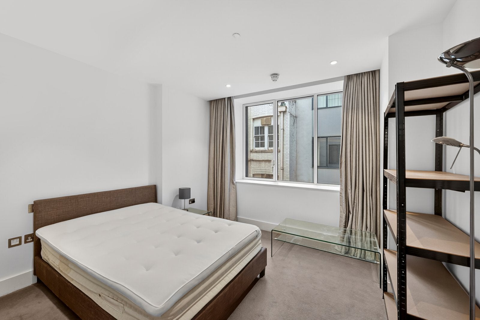 Flat Kingsway in City of Westminster