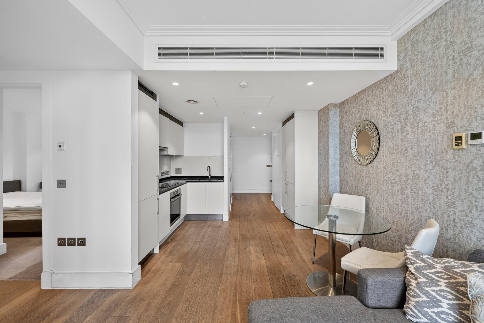 Flat Kingsway in City of Westminster