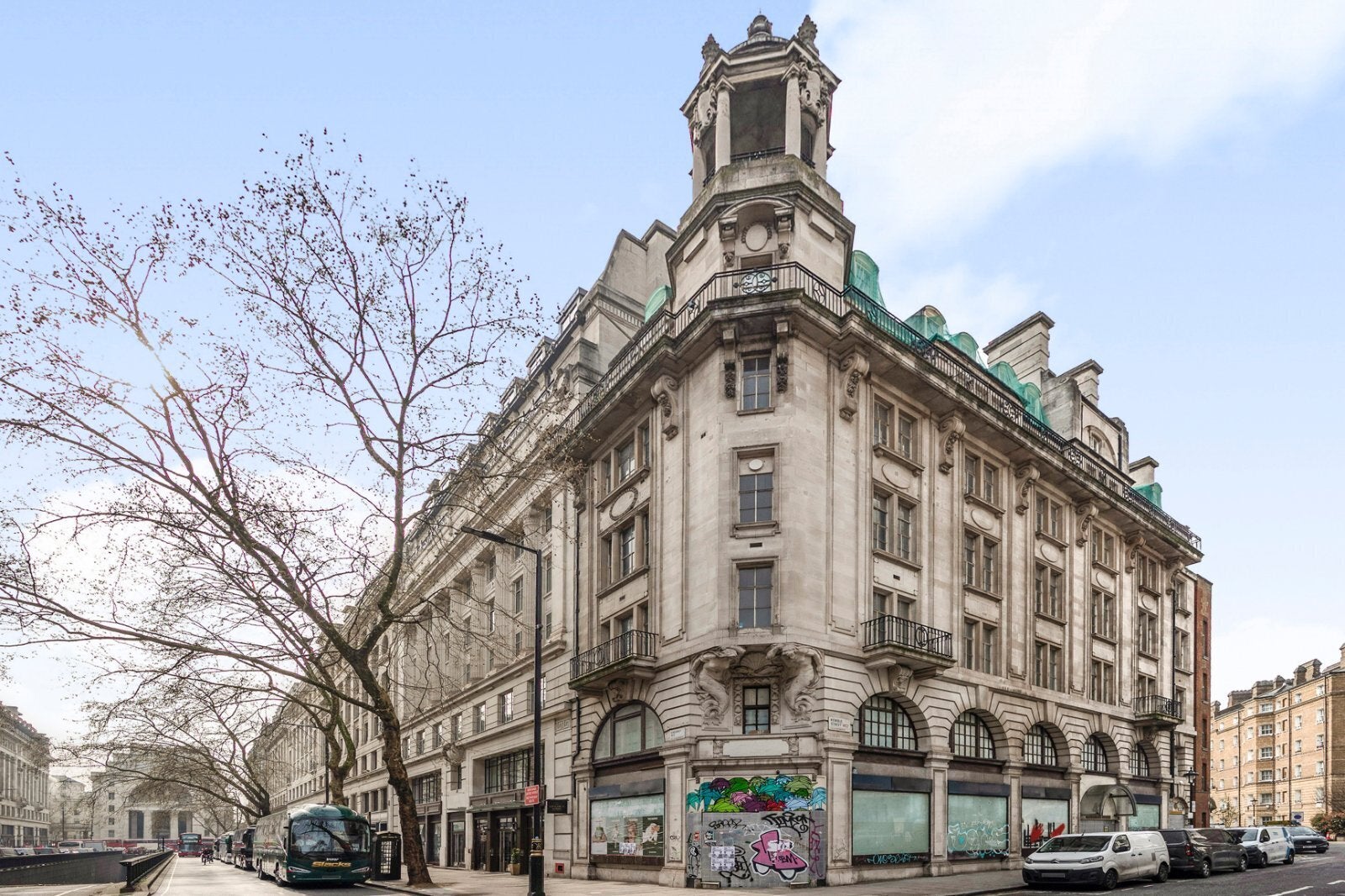 Flat Kingsway in City of Westminster