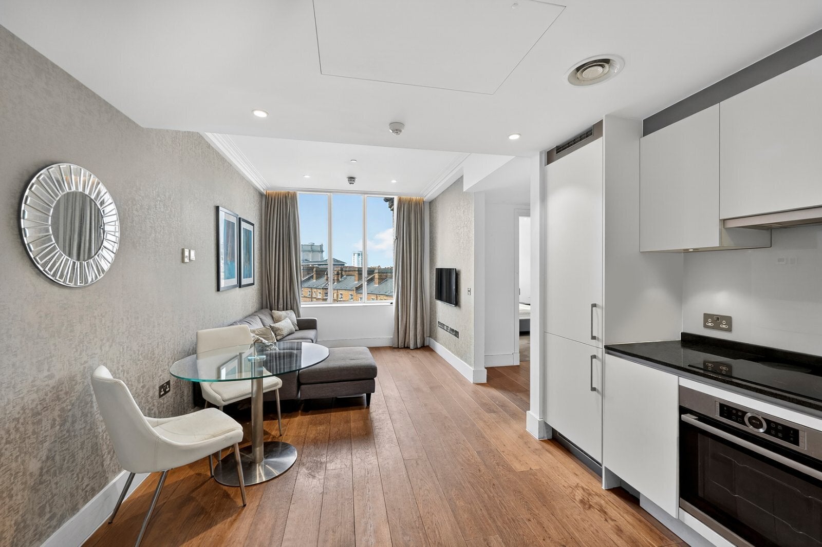 Flat Kingsway in City of Westminster