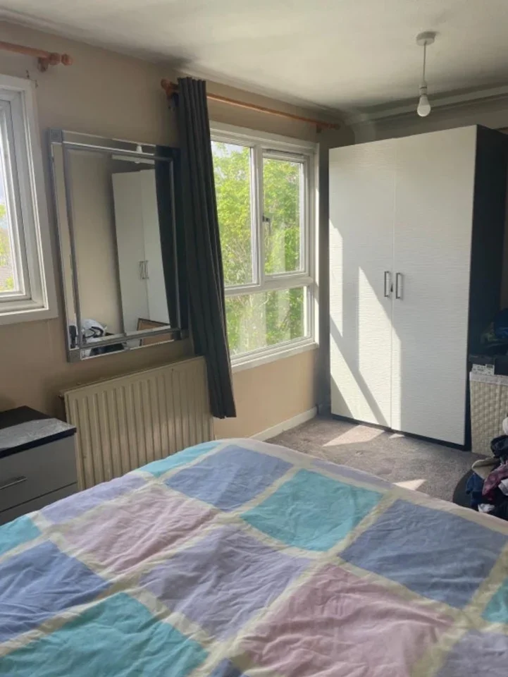 Room Norman Crescent in Greater London