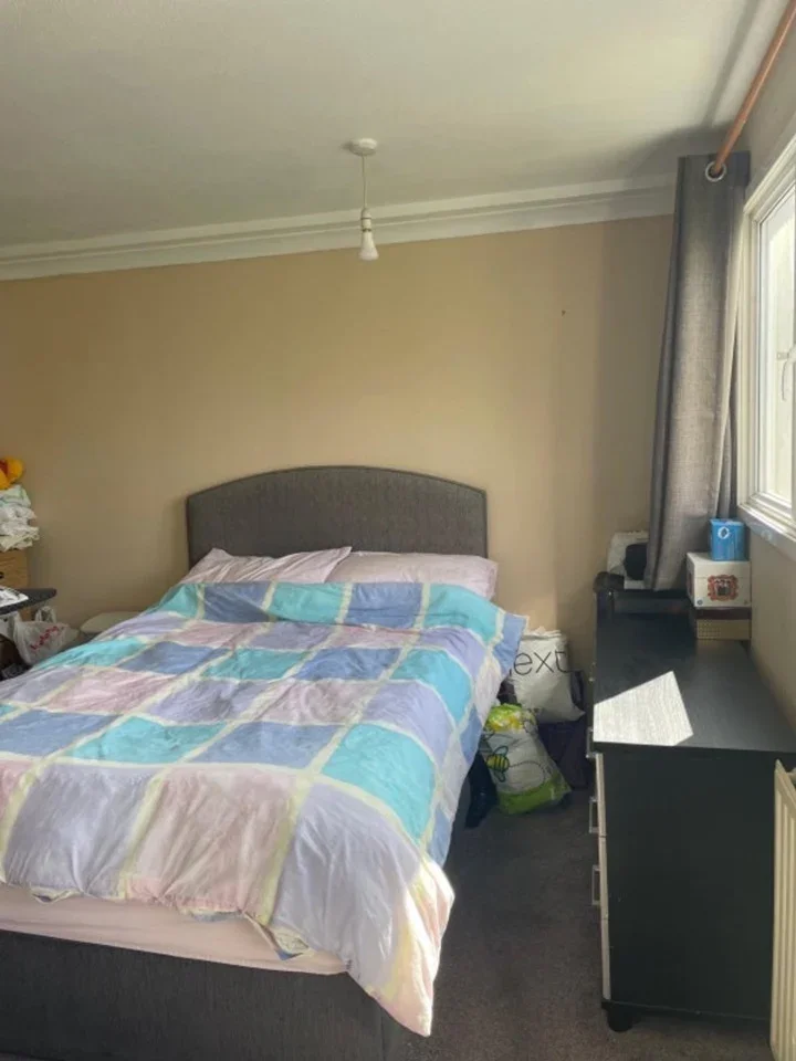 Room Norman Crescent in Greater London