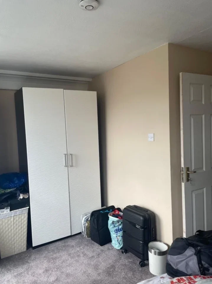 Room Norman Crescent in Greater London
