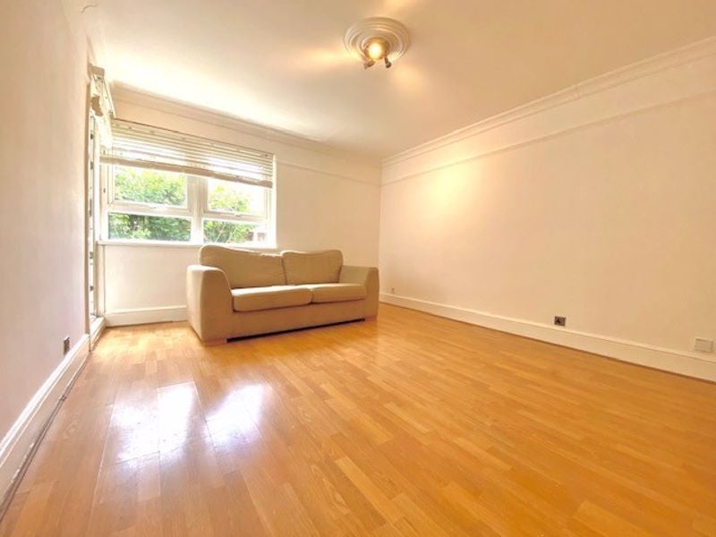 Flat Gough Walk in Greater London