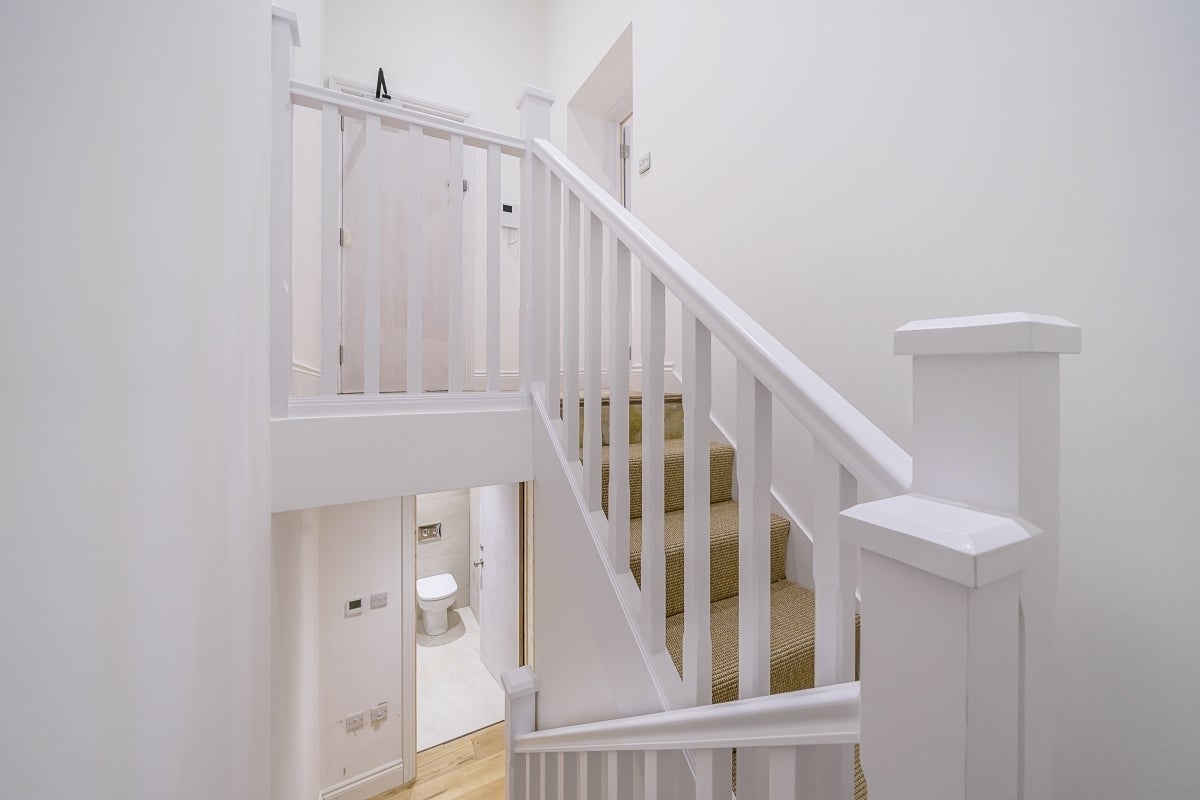 Flat Russell Gardens in Greater London