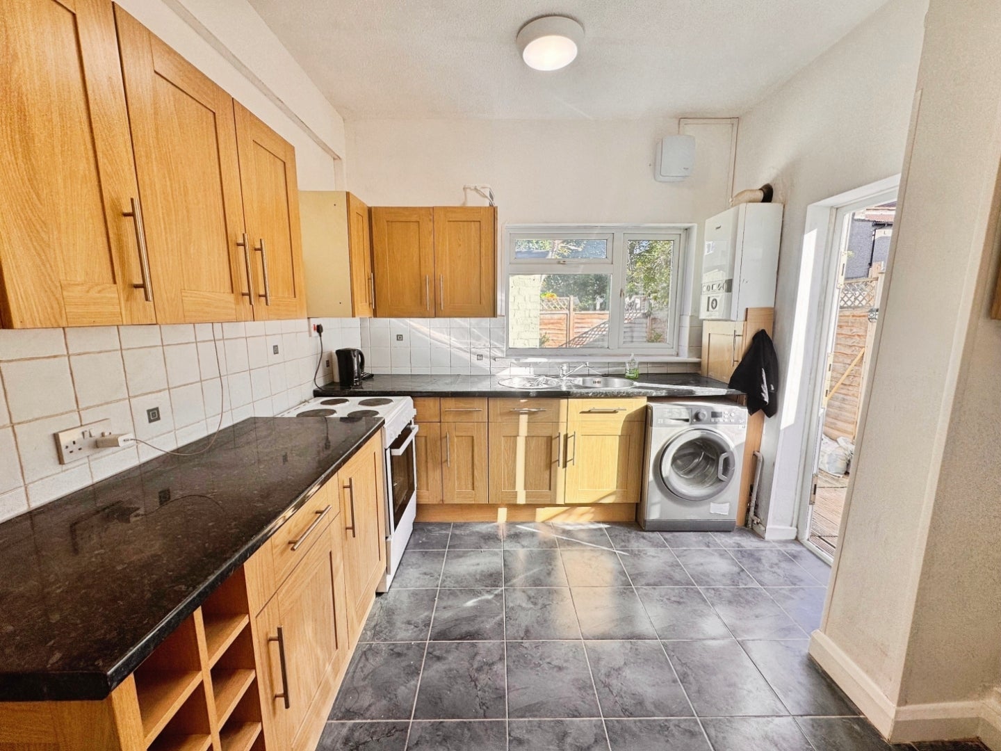 Flat Albany Avenue in Southend-on-Sea