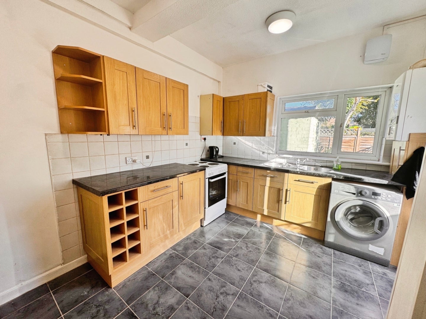 Flat Albany Avenue in Southend-on-Sea