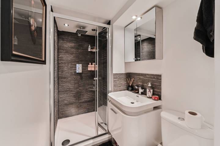 Room Balls Pond Road in Greater London