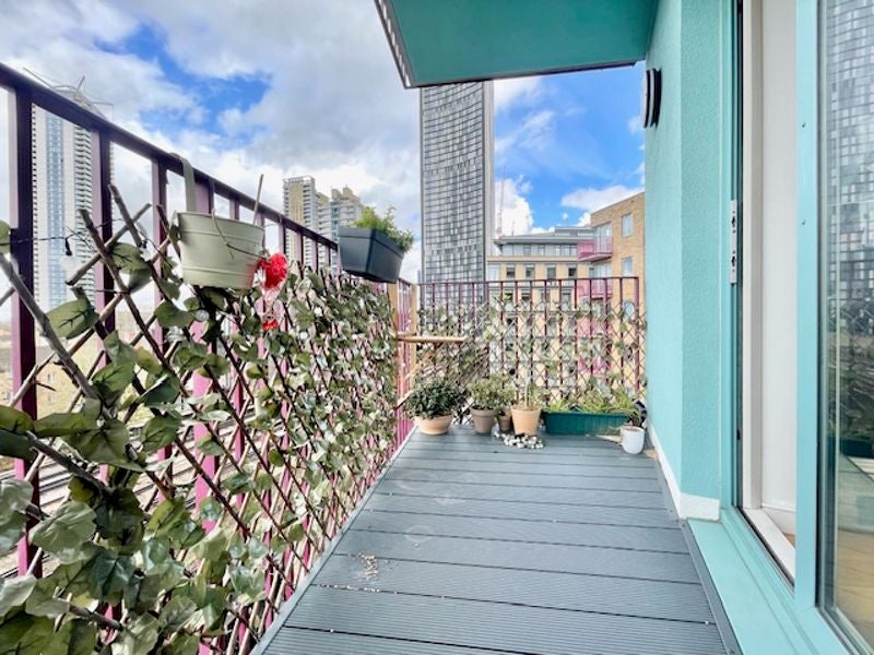 Flat Steedman Street in Greater London