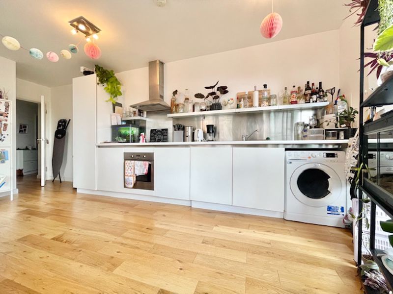 Flat Steedman Street in Greater London