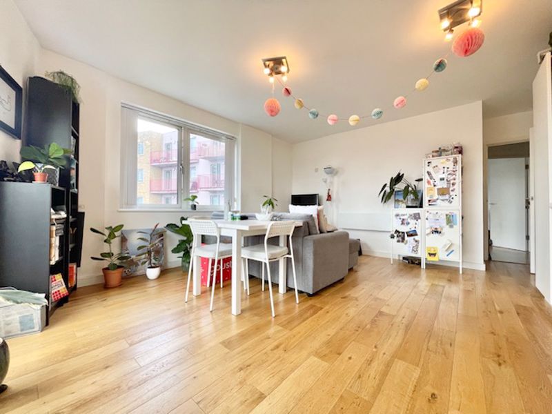 Flat Steedman Street in Greater London