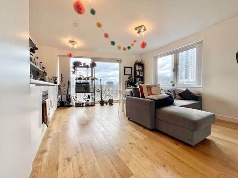 Flat Steedman Street in Greater London