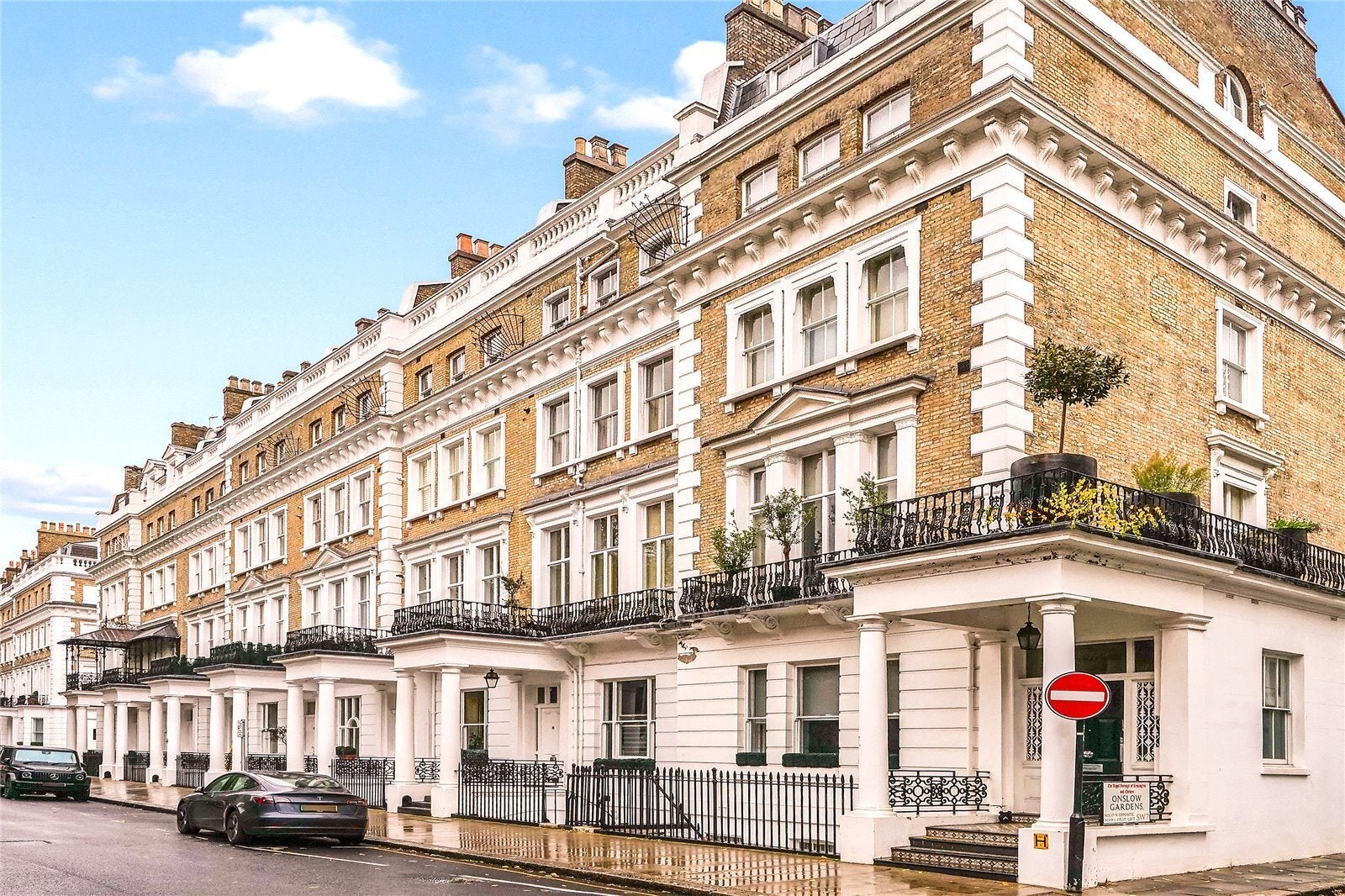 Flat Onslow Gardens in Greater London