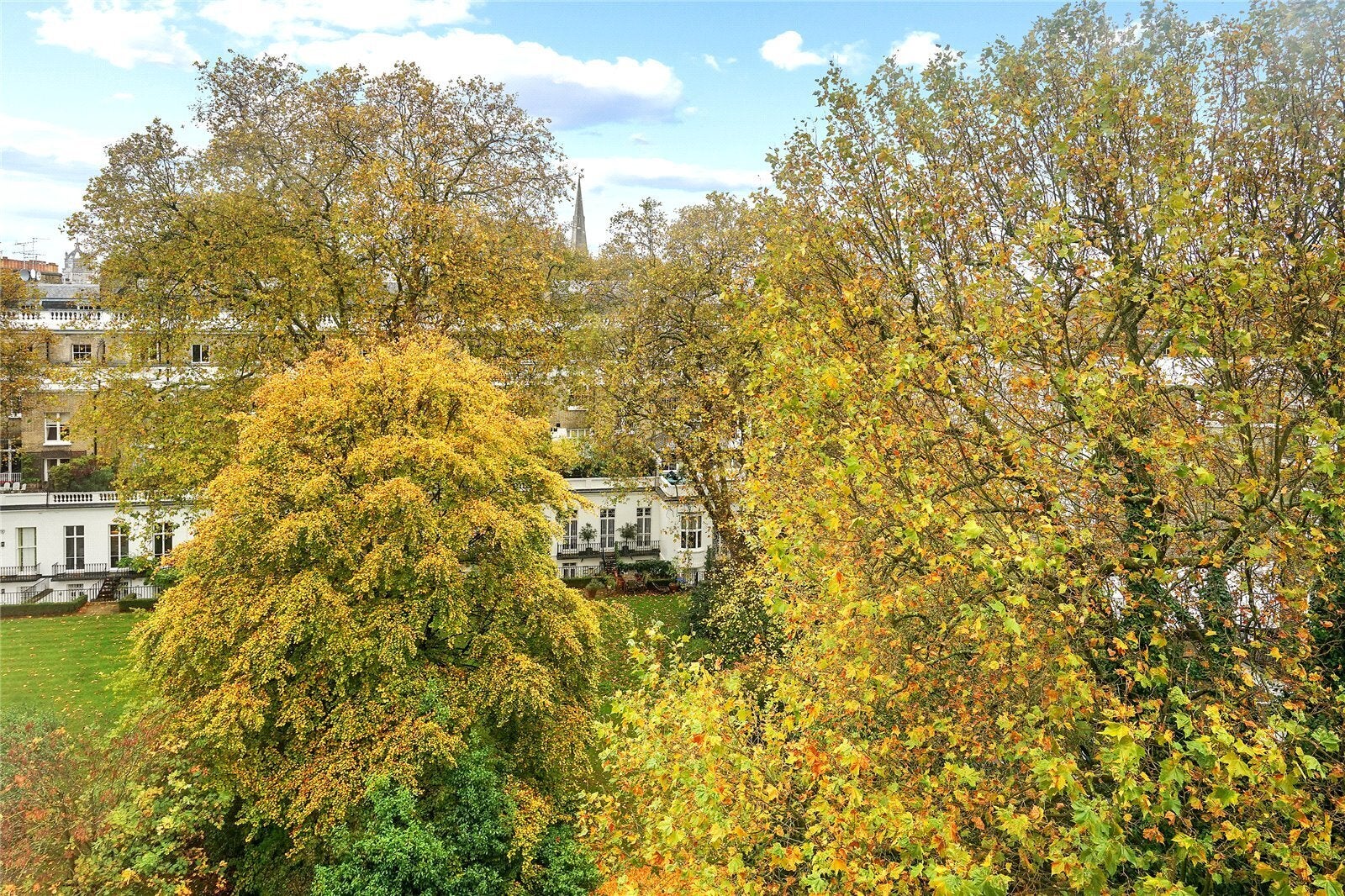 Flat Onslow Gardens in Greater London