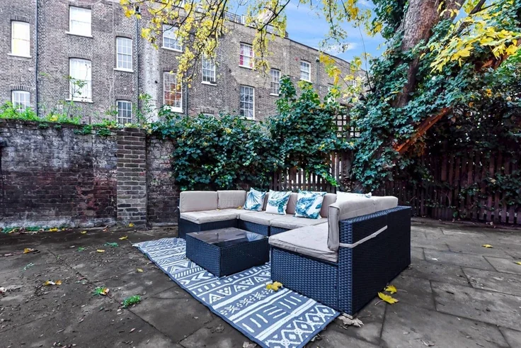Flat Rotherfield Street in Greater London