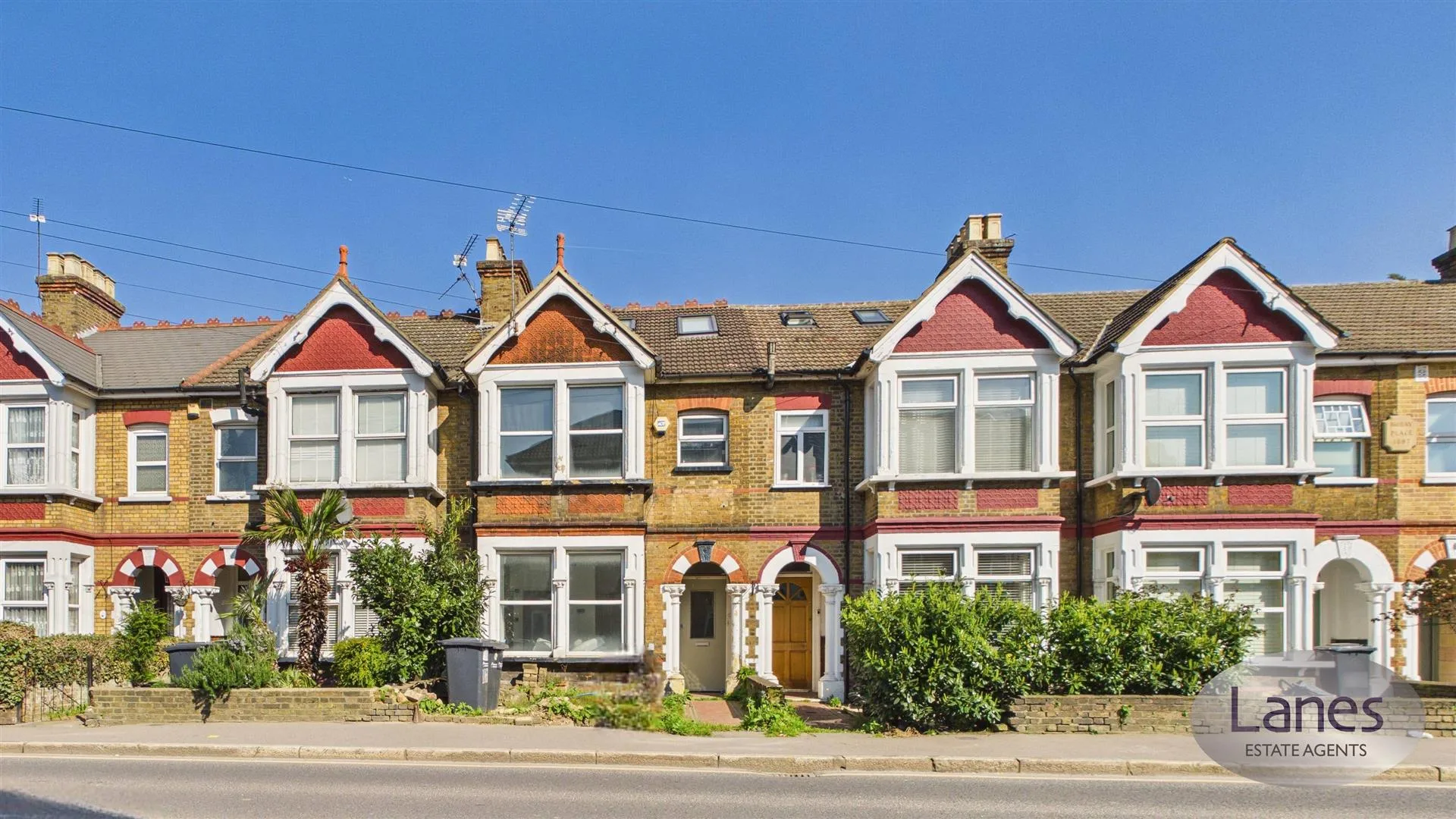 Flat Turners Hill in Cheshunt