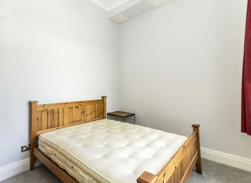 Flat Ongar Road in Greater London