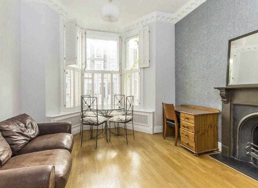 Flat Ongar Road in Greater London