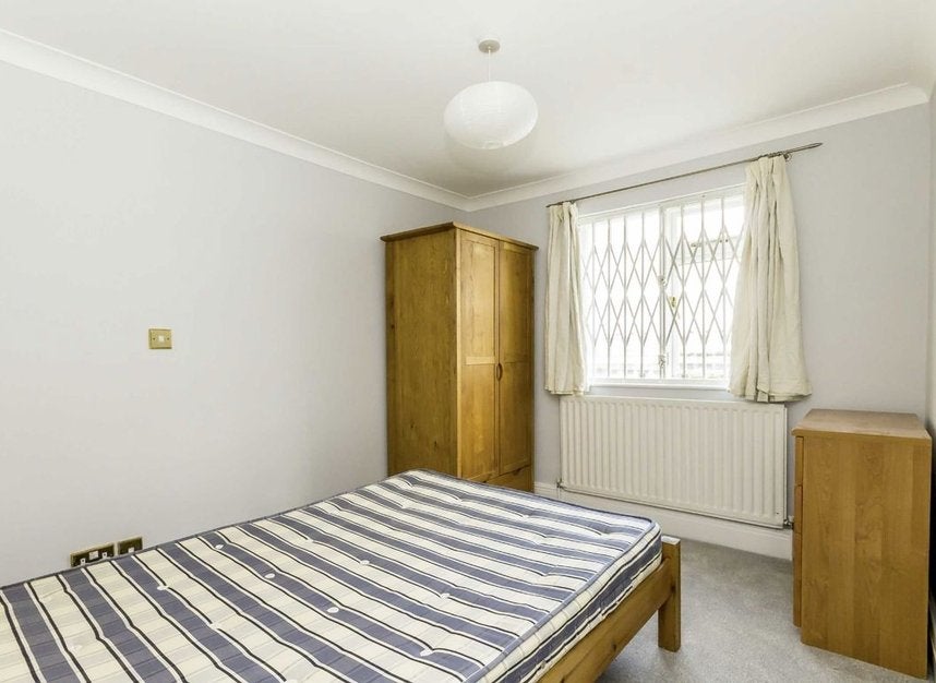 Flat Ongar Road in Greater London