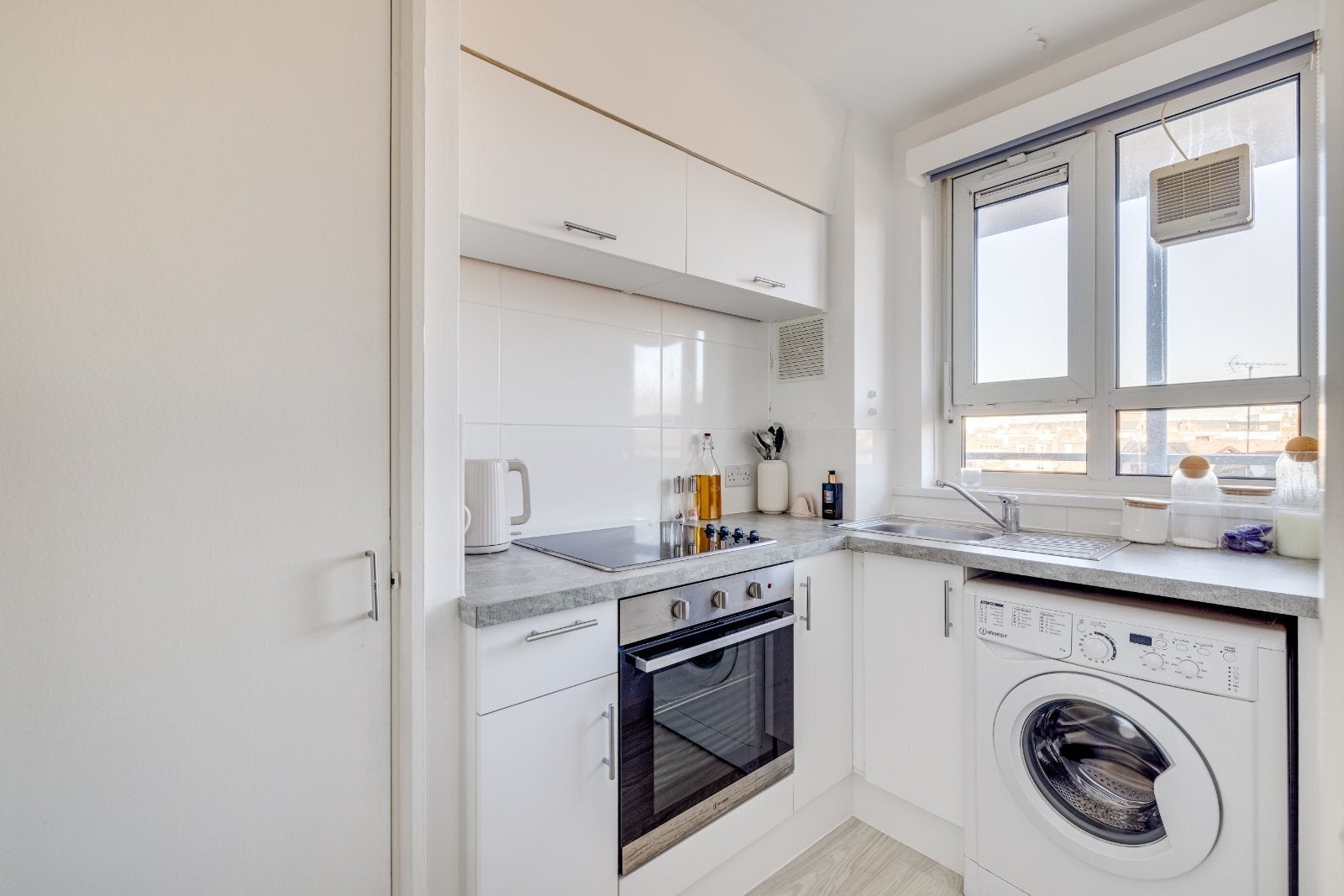 Flat Cassidy Road in Greater London