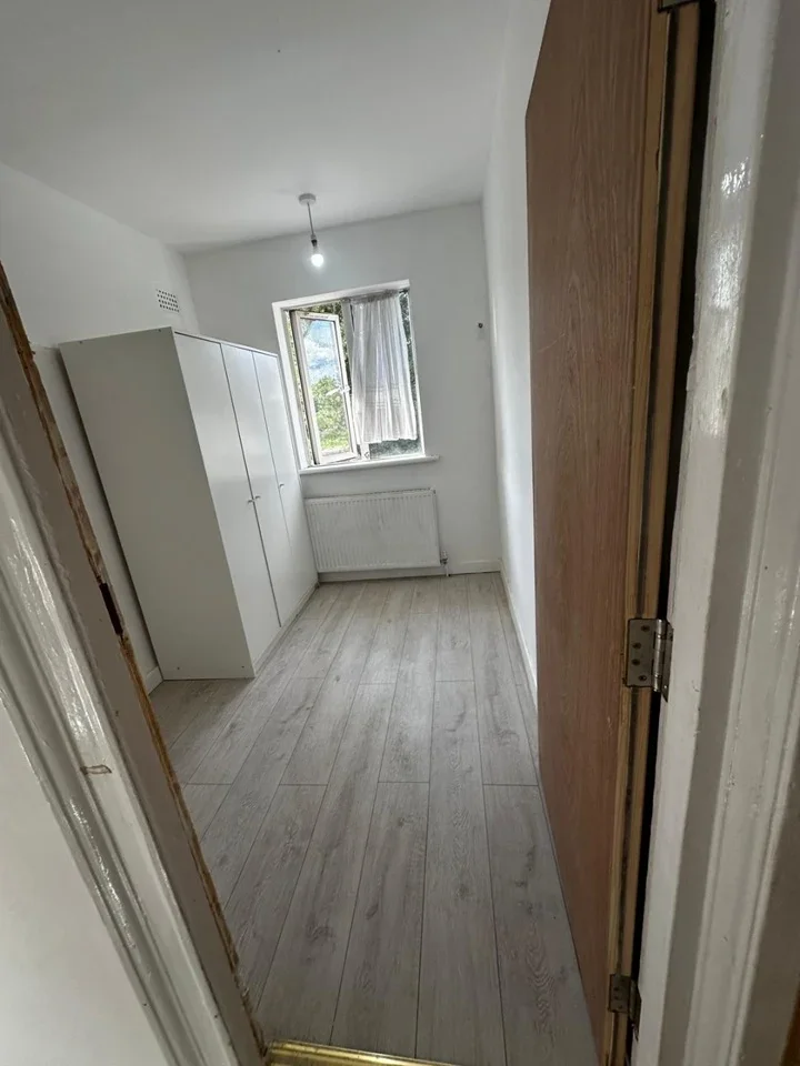 Room Carlyon Road in Greater London