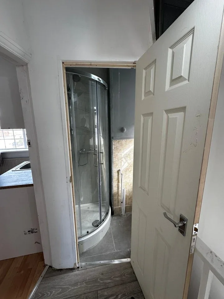 Room Carlyon Road in Greater London