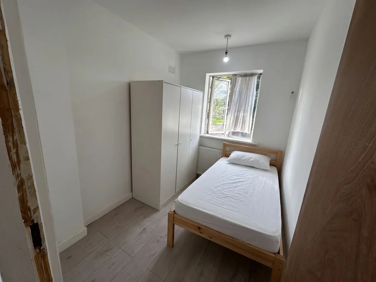 Room Carlyon Road in Greater London
