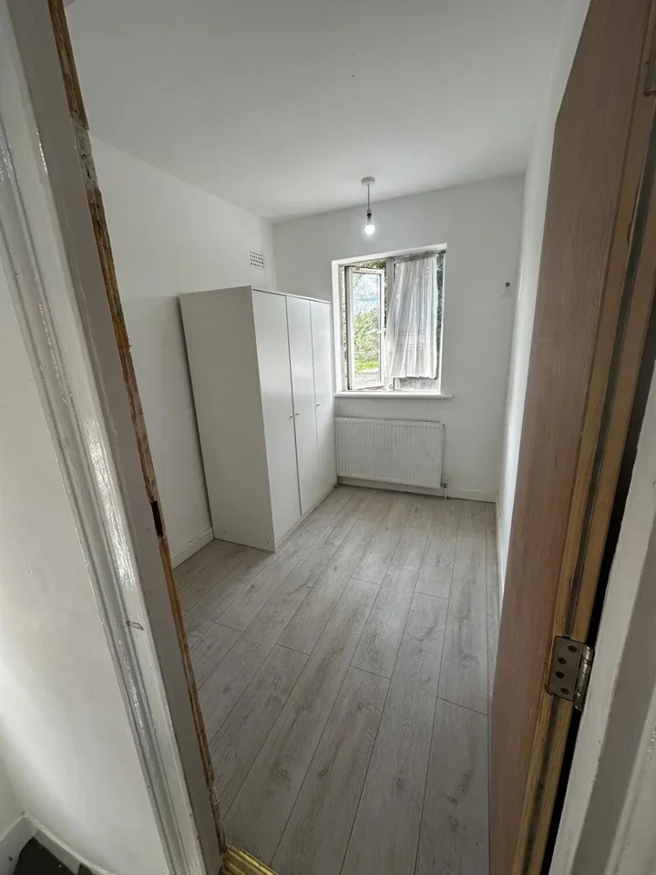 Room Carlyon Road in Greater London