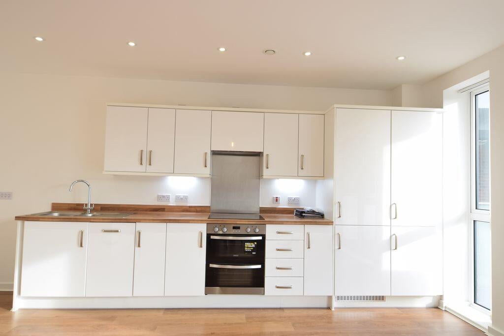 Flat Lawrence Road in Greater London