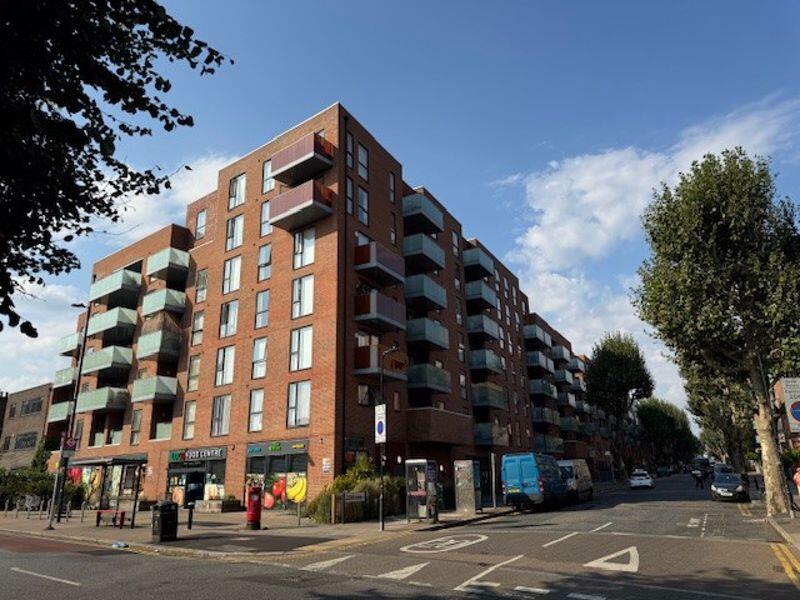 Flat Lawrence Road in Greater London