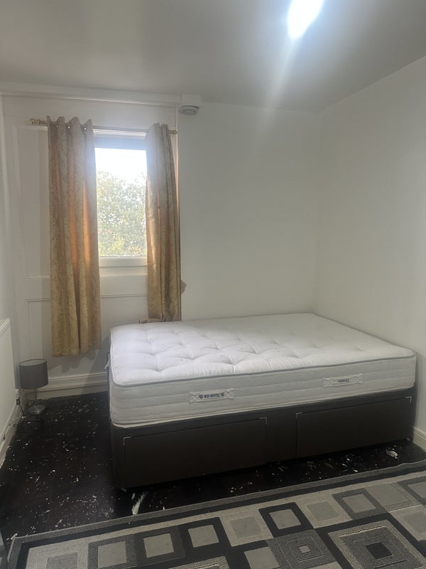 Room Hampson Way in Greater London