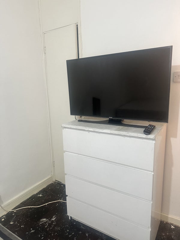 Room Hampson Way in Greater London