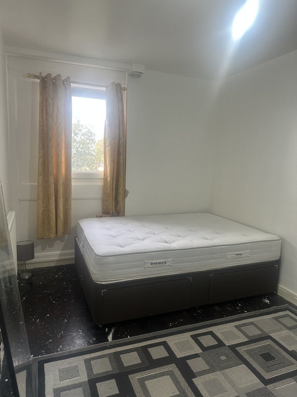 Room Hampson Way in Greater London