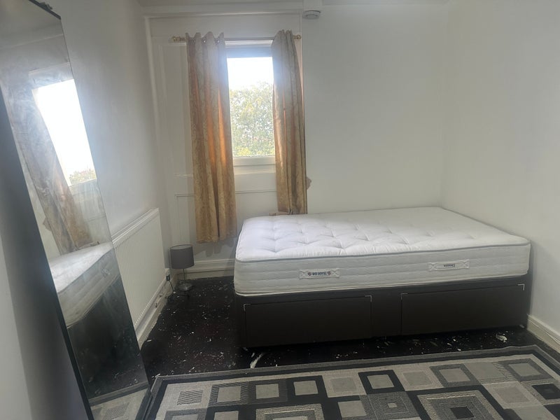 Room Hampson Way in Greater London
