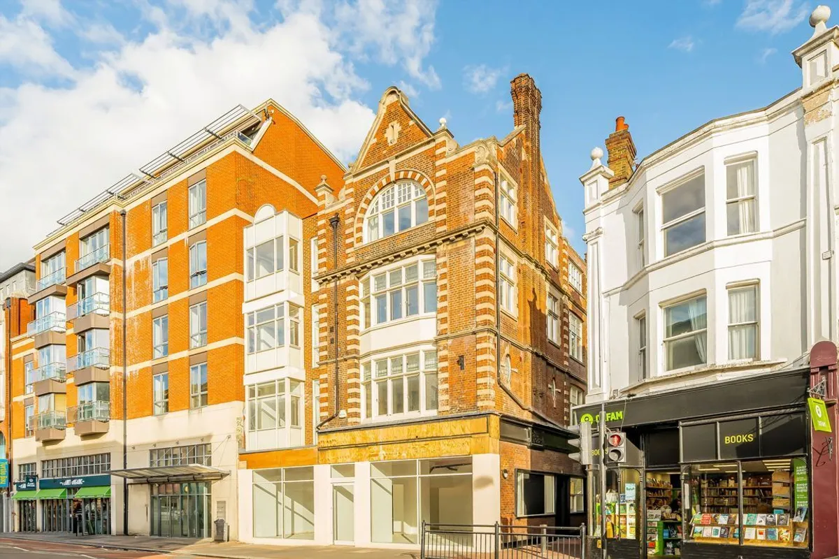 Flat High Street in Greater London